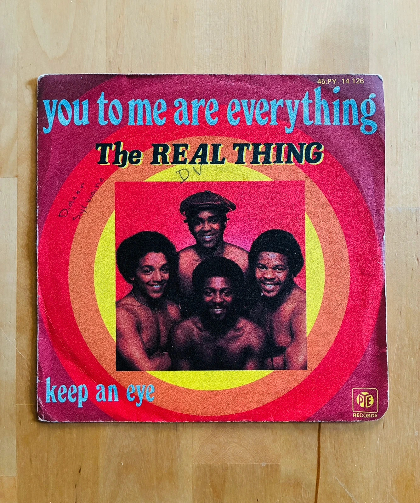 Disque vinyle 45T The Real Thing You to me are Everything.